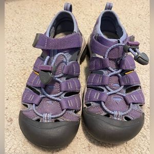 Keens size 1 big kid EUC